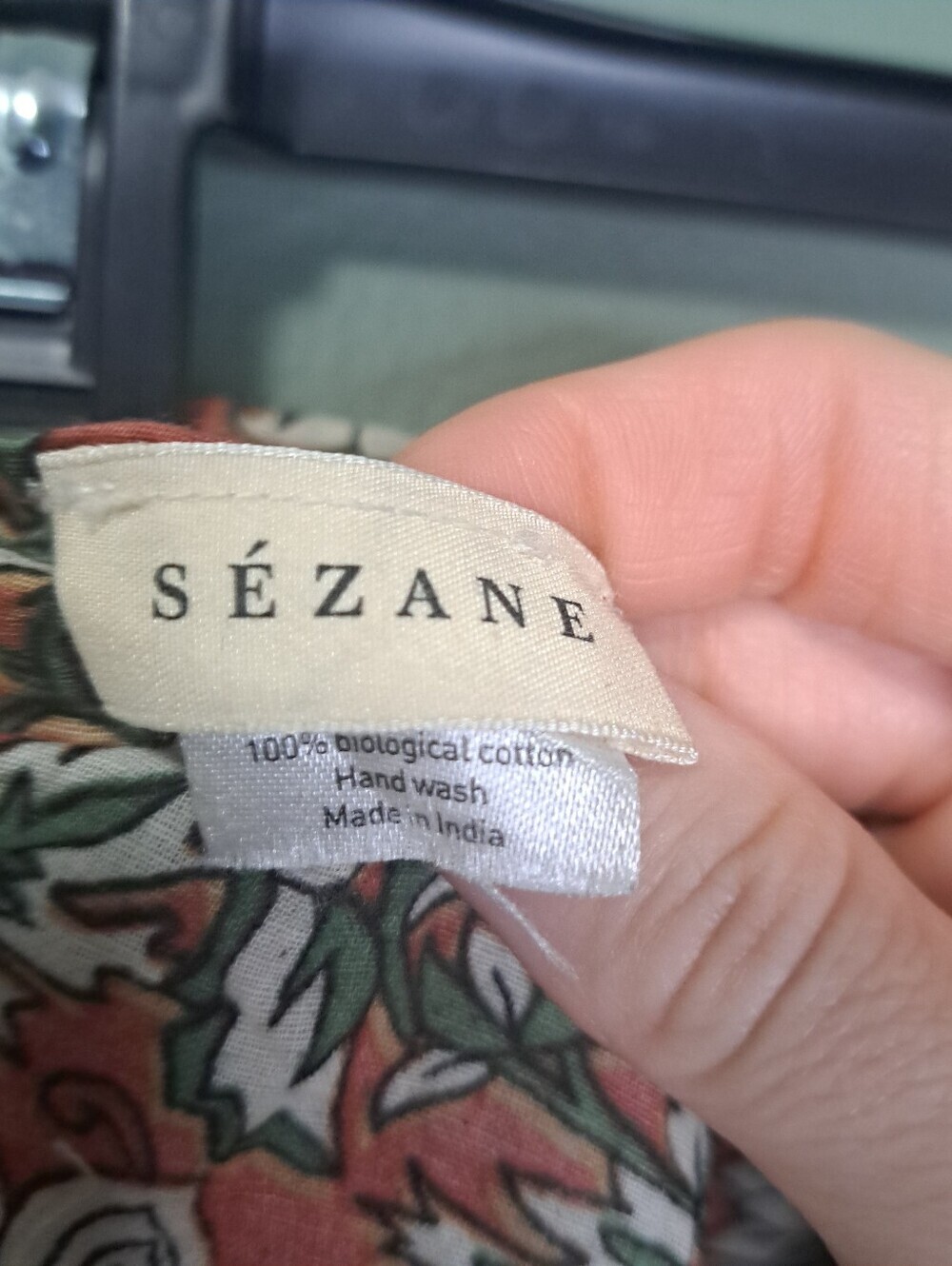Sezane Scarf Pink Vine Print - Picture 3 of 3